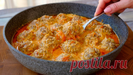 Очень Вкусные и Нежные ТЕФТЕЛИ в сливочном соусе. Лук 1 штМорковь 1 штСоль, перец, паприка, итальянские травыФарш 300-400 грОтваренный булгур 150 гр( можно любую крупу)Соус:Вода 180 млСливки любые 50 млСметана 50 млАджика или томатный соус 1 ст. ложка