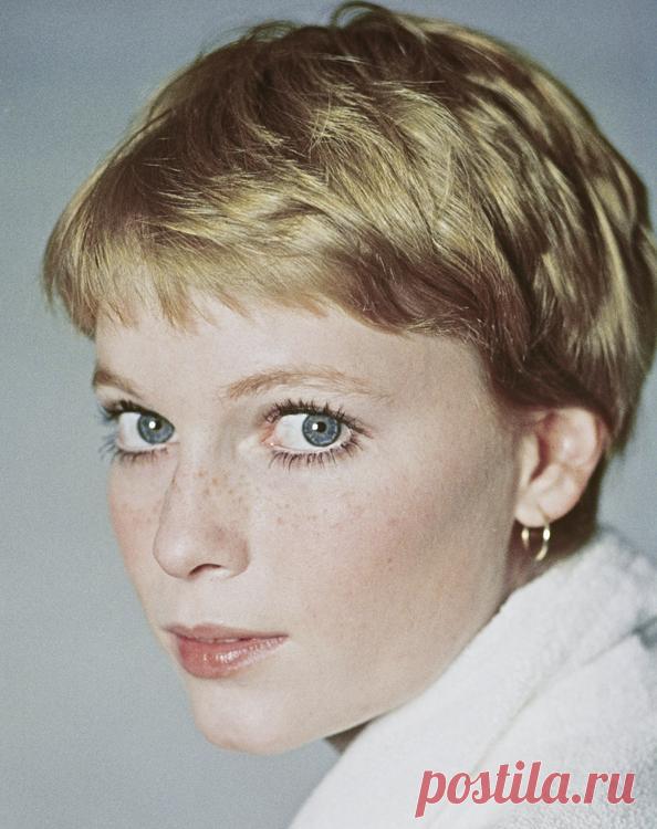 Миа Фэрроу, 9 февраля, 1945