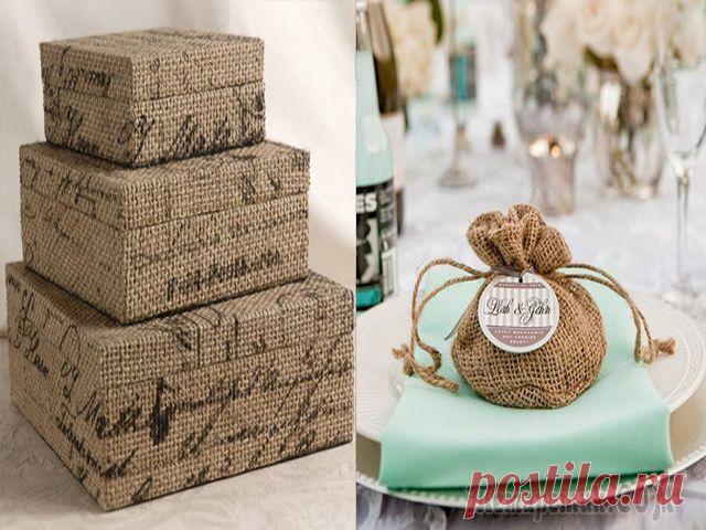 Поделки из мешковины и шпагата своими руками: мастер-класс В последнее время все чаще можно увидеть в качестве декоративных элементов изделия из мешковины и шпагата.
Прелесть таких поделок заключается в особых контрастах, где сочетаются грубость и однообразие...