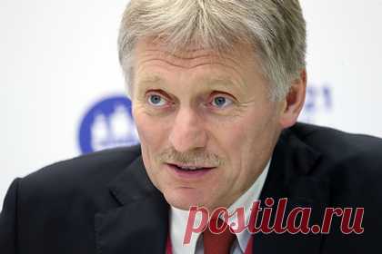 Песков ответил Толстому фразой «есть традиция — во всем винить государство». Российские власти видят долю своей ответственности в низком уровне вакцинации от COVID-19, однако требуется и более серьезное отношение со стороны граждан, заявил официальный представитель Кремля Дмитрий Песков. «Есть традиция — во всем винить государство», — заметил пресс-секретарь.