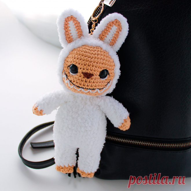 PDF Монстрик Лабубу крючком. FREE crochet pattern; Аmigurumi toy patterns. Амигуруми схемы и описания на русском. Вязаные игрушки и поделки своими руками #amimore - плюшевый монстрик Лабубу крючком, монстр из плюшевой пряжи, Labubu.