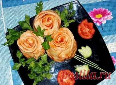 «Розовый букет» из теста с начинкой (вариант мантов, т.е. пельменей на пару)