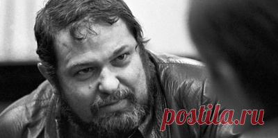 Агент 001 советской разведки. Как создатель Штирлица искал нацистов и Янтарную комнату. 8 октября писателю Юлиану Семенову исполнилось бы 90 лет. Корреспонденты ТАСС побывали на "Вилле Штирлиц" недалеко от Фороса в Крыму и узнали у дочери писателя о связях отца с КГБ, встречах с нацистскими преступниками, смертельно опасных поисках Янтарной комнаты и причинах популярности романов Семенова не только на родине, но и за границей