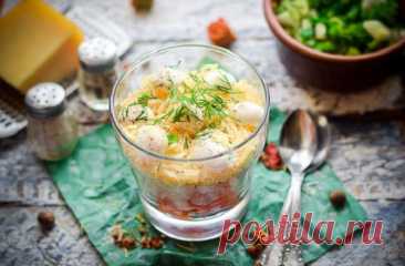 Салат с крабовыми палочками, помидорами и сыром — Домашний уют