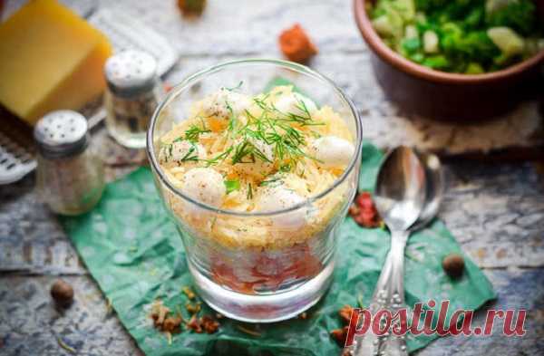 Салат с крабовыми палочками, помидорами и сыром — Домашний уют