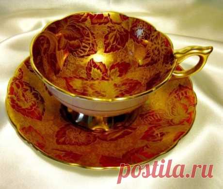 Чашки, блюдечки - сервиз,
Для друзей моих сюрприз.