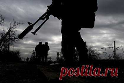 Пленный боец ВСУ рассказал об отправленных в Авдеевку стариках и больных. В Вооруженные силы Украины (ВСУ) набирают большое количество пожилых и больных мужчин. Об этом рассказал пленный боец ВСУ Владимир Чобан. По его словам, до отправления на передовую у них не было строевой подготовки, только научили разбирать и собирать автомат, а также дали пару раз пострелять по мишеням.