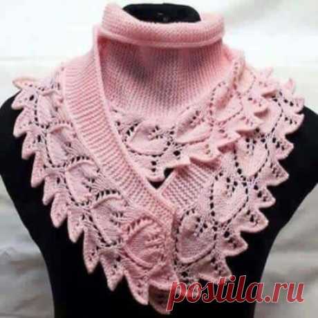 Вчера я попросила у Вас, дорогие мои участницы группы, помощи в поиске описания этой работы. Большинство из Вас посоветовали опираться на описание бактуса "Недотрога". Итак, начинаем. Вначале публикую "Недотрогу", затем ищу ещё разновидность узора "листики", которые идут сразу за каймой
 
Эта маленькая треугольная шаль-шарф вяжется поперек, начиная с угла. Ажурная кайма вяжется одновременно с шалью.
Очень простая шаль — подходит для начинающих вязальщиц!
Вам потребуется 100гр. носочной пряжи(40