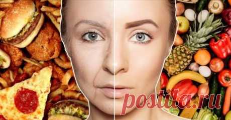 Чем питаться, чтобы не было морщин: 14 полезных продуктов Защитите кожу от вредного воздействия, сделайте её гладкой и здоровой, включив эти продукты в свой рацион. 1. Авокадо Исследования показывают, что авокадо помогает регулировать вес и благоприятно воздействует на здоровье кожи. Лютеин и зеаксантин, содержащиеся в этом продукте, защищают кожу от повреждений ультрафиолетом. В сочетании с полиненасыщенными жирными кислотами это сохраняет эластичность кожи. Некоторые исс...