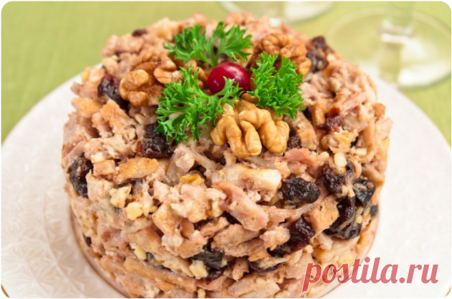 Салат «Восторг» Рецептом этого салата со мной поделилась подруга. Салатик был без названия, но попробовав его, название родилось сразу, однозначно — «Восторг»!