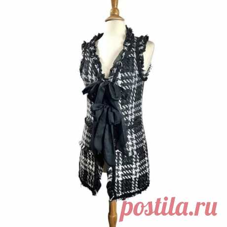 Gracia Sweater Tweed Vest Women L Plaid Fringe Ruffle Tie Front Black White Shop msriri's closet or find the perfect look from millions of stylists. Fast shipping and buyer protection. Nordstrom GRACIA
Tweed Sweater Vest
Women's L - follow measurements ONLY for proper fit
100% Polyester - Tweed / Textured Knit
Black & White Plaid
Open Front w/ Black Wide Double Ribbon Tie Front
Front Hand Pockets
Twisted Ribbon / Ruffle and Fringe Trim Edges - Collar, Placket, Armholes, Po...