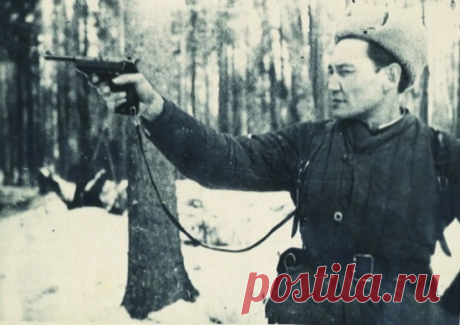 Лидеры кубинской революции Фидель Кастро и Че Гевара давно стали олицетворением героизма и самопожертвования ради благополучия собственного народа. Кажется, что у героев миллионов, кумиров быть не может. В жизни все совсем не так. По признанию самого Кастро, на подвиги Че Гевару и его самого вдохновил боевой опыт одного советского офицера, воевавшего на фронтах Великой Отечественной войны.
