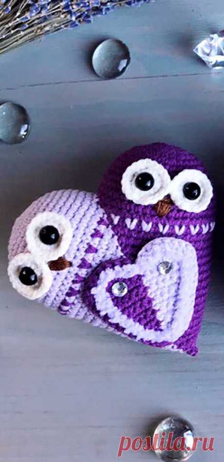 PDF Влюблённые совушки крючком. FREE crochet pattern; Аmigurumi doll patterns. Амигуруми схемы и описания на русском. Вязаные игрушки и поделки своими руками #amimore - Сова, совушка на день Святого Валентина, валентинка, совёнок, птица, птичка.