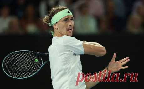 Зверев сыграет с Медведевым в полуфинале Australian Open. Немецкий спортсмен выиграл у испанца Алькараса в четырех сетах и в пятницу встретится с Даниилом Медведевым, которому проиграл за карьеру 11 матчей из 18