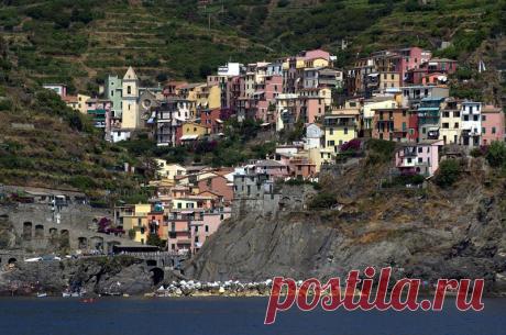 Чинкве Терре и Камольи. Италия, часть третья, отзывы от Елены - Камольи значился на моей карте с пометкой "тут можно покупаться". Не правильная оказалась метка, тут можно оставить сердце. И городок то маленький, а с какой силищей обнял