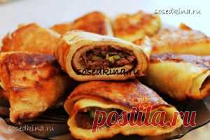 Блинчики с мясом.
СОСТАВ:
 Фарш мясной — 500 гр
 Яйцо куриное — 2 шт
 Лук-порей — 10 см
 Мука пшеничная
 Грибы — 100 гр
 Блин — 6 шт
 Соль, специи.