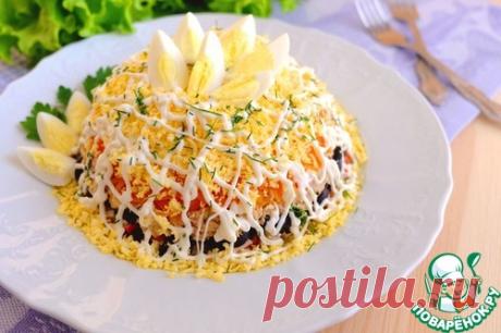 Салат с горбушей и крабовыми палочками - кулинарный рецепт