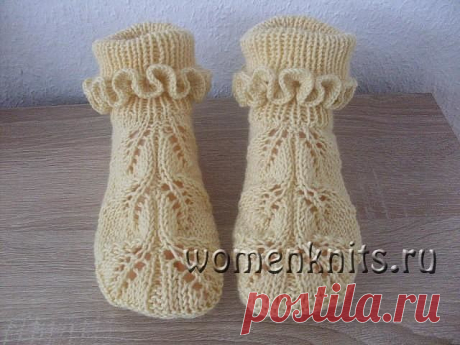 Ажурные тапочки спицами
Описание: https://womanknits.ru/vyazanie-dlya-zhenshchin/noski-tapochki/azhurnye-tapochki-spicami