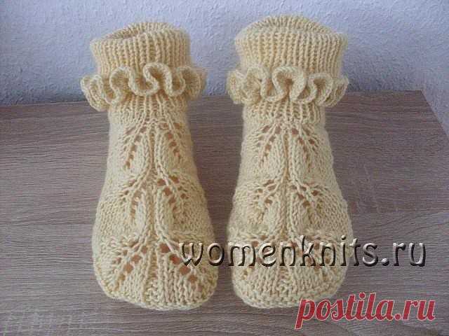 Ажурные тапочки спицами
Описание: http://womanknits.ru/vyazanie-dlya-zhenshchin/noski-tapochki/azhurnye-tapochki-spicami