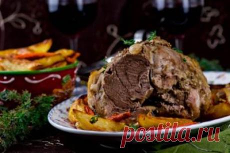 Запеченное на ужин мясо по-простому |