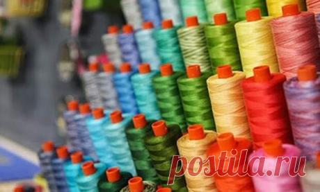 Виды ниток для шитья. Как не запутаться в выборе? Давайте разбираться! - Домоводство - медиаплатформа МирТесен В швейных магазинах сейчас доступно огромное количество ниток. Пока я не стала шить сама, то я не обращала внимание на состав и толщину ниток, считая их одинаковыми. ￼ Как я заблуждалась! Оказывается, нитки очень разнообразны по своему составу и фактуре! Как не запутаться в выборе? Давайте...