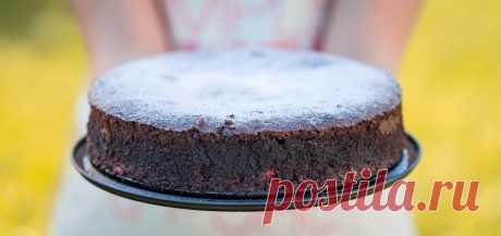 Воздушный шоколадный торт с малиной - рецепт с фото - FoodForLife Воздушный шоколадный торт с малиной, рецепт приготовления с простой пошаговой инструкцией и фото. Кулинарный блог "FoodForLife".