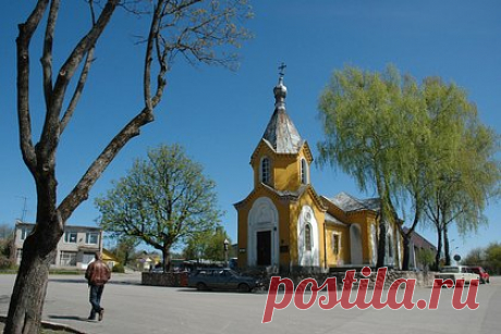 В Литве облили красной краской памятник партизану «лесных братьев». В Литве неизвестный облил красной краской памятник антисоветчику и одному из лидеров «лесных братьев» Адольфасу Раманаускасу-Ванагасу. Информацию подтвердил старейшина города Меркине Гинтаутас Тебера. «Его облили красной краской, это произошло между 4-5 часами утра», — сказал он.