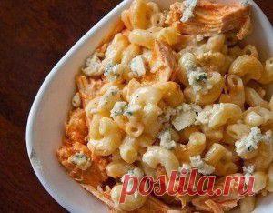 Макароны с сыром и курицей.