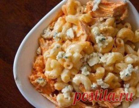 Макароны с сыром и курицей.
