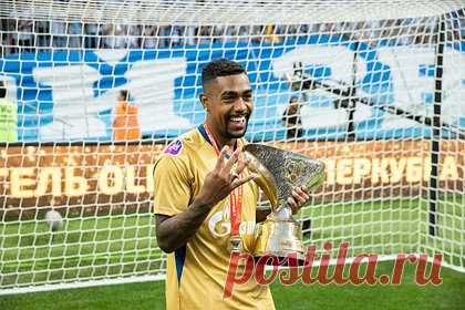 Переход Малкома в «Аль-Хиляль» попал в топ-10 дорогих трансферов бразильцев. Transfermarkt сообщает, что переход Малкома из петербургского «Зенита» в саудовский «Аль-Хиляль» попал в топ-10 самых дорогих трансферов бразильцев в истории футбола. В рейтинге наиболее крупных сделок этот переход занимает 9-10-е место наравне с трансфером Оскара из «Челси» в «Шанхай» в 2016 году за 60 миллионов евро.