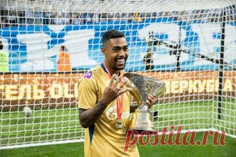 Переход Малкома в «Аль-Хиляль» попал в топ-10 дорогих трансферов бразильцев. Transfermarkt сообщает, что переход Малкома из петербургского «Зенита» в саудовский «Аль-Хиляль» попал в топ-10 самых дорогих трансферов бразильцев в истории футбола. В рейтинге наиболее крупных сделок этот переход занимает 9-10-е место наравне с трансфером Оскара из «Челси» в «Шанхай» в 2016 году за 60 миллионов евро.