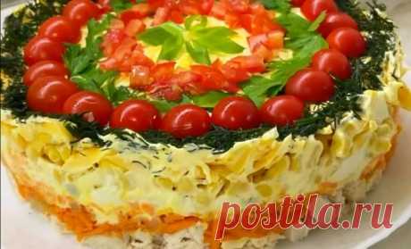 Салат с курицей, сыром, яйцом, кукурузой и корейской морковью простой рецепт пошаговый Как вкусно сделать Салат с курицей, сыром, яйцом, кукурузой и корейской морковью простой рецепт пошаговый в домашних условиях быстро. 300 гр отварной грудки (или копченой) 4 яйца 150 гр сыр 150 гр корейской морковки 1 банка кукурузы (большая) Майонез Черри 1 помидор Зелень Cvy7UBBoQ99 Грудку