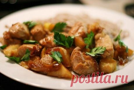 Диетический ужин с пошаговым рецептом приготовления: куриная грудка с яблоком