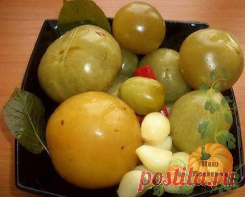 Многие любят зеленые квашеные помидоры, и наша семья не исключение. На зиму я закладываю их в любую свободную посуду - делаю заготовки в банках, ведре и кастрюле.