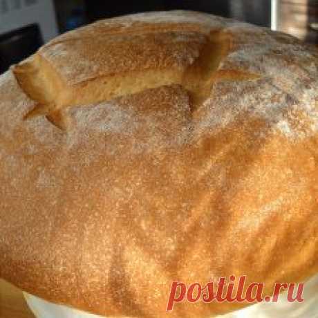 Домашний хлебушек. Понадобиться: молоко 300 мл, вода 200 мл., сахар 1ст.л., соль 0,5 ст.л., мука 800-900 г. (у меня 740 г., мука разная), растит.масло 50 г., дрожжи сухие 14г. В теплом молоке развести дрожжи, добавить сахар, оставить на 10 мин. для поднятия ""шапочки". В миску всыпать муку, соль, вливаем дрожжи с молоком, теплую воду, замешиваем тесто, в конце добавляем подсл. масло. Месим на столе 15 мин. Ставим подходить в миске смазанной растительным маслом. Сверху миск...