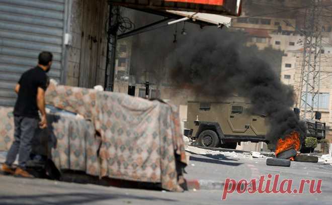 ЦАХАЛ провела рейды в трех городах на Западном берегу Иордана. Армия обороны Израиля (ЦАХАЛ) провела рейды в трех городах на Западном берегу реки Иордан, сообщает The Jerusalem Post.