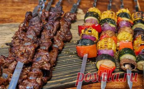 Шашлык из говядины с овощами на мангале