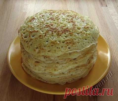 Блины с манкой получаются очень аппетитными, пышными, с дырочками.