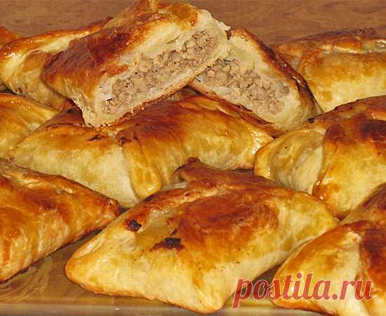Быстрые пирожки из домашнего рубленого слоеного теста | Вкусняшки | Яндекс Дзен