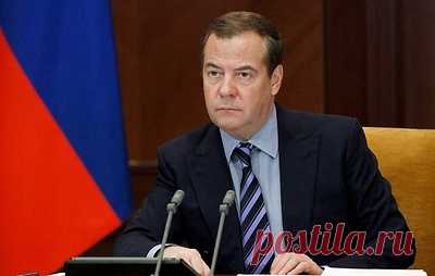 Медведев заявил, что премьер Японии предал память жертв Хиросимы и Нагасаки. Зампред СБ РФ назвал "чудовищным стыдом" заявление Фумио Кисиды и президента США Джо Байдена о том, что любое возможное применение Россией ядерного оружия на Украине будет враждебным актом против всего человечества
