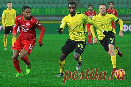 Чернокожий футболист-россиянин рассказал о совете отца при переезде в Москву. Чернокожий полузащитник немецкого «Ганновера» Гаэль Ондуа рассказал о совете отца при переезде в Москву. «Папа говорил, что, вопреки стереотипам, никто не обращал внимания на его цвет кожи. И повторял: "Если ты хороший человек, люди в России станут тебе настоящими друзьями"», — заявил он.