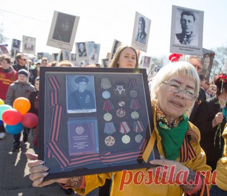Акция &quot;Бессмертный полк&quot; в Благовещенске  © Игорь Агеенко/ТАСС  | ТАСС: Общество - Живая память: акция &quot;Бессмертный полк&quot; в городах мира