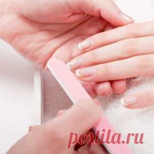 Синий маникюр: как и с чем носить