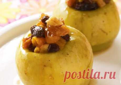 Запеченные яблоки в микроволновке: рецепты, как приготовить вкусными и полезными (+отзывы)