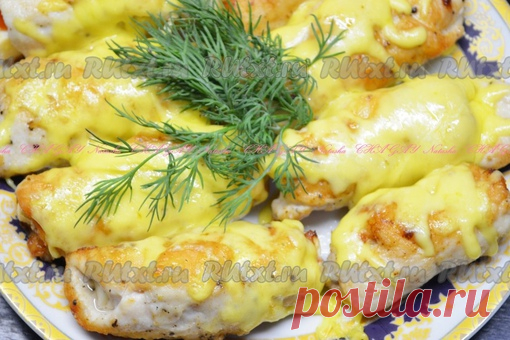 Куриные рулетики с сыром и помидорами

Куриные рулетики с начинкой - отличная горячая закуска для праздничного стола или полноценное второе блюдо для обеда или ужина. С начинками можно экспериментировать, придавая блюду новые интересные вкусы. Сегодня предлагаю приготовить нежные и сочные куриные рулетики с сыром и помидорами. Сыр можно использовать любой по своему вкусу. Обязательно попробуйте, получается очень вкусно! 
Показать полностью…