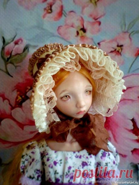 Шляпка - капор для куколки (автор - Елена Мельникова)