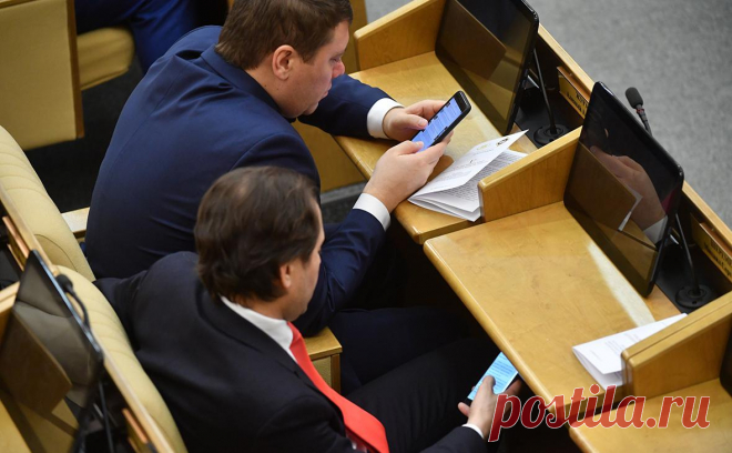 Госдума приняла закон о создании российского национального мессенджера. Национальный мессенджер можно будет использовать не только для общения, но и для доступа к госуслугам и подписания цифровых документов с помощью электронной подписи. Комитет Совета федерации рассмотрит поправки 17 июня