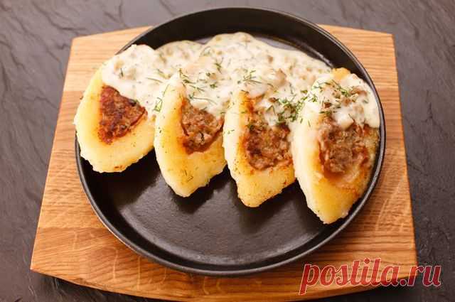 Вкусные картофельные котлеты с грибной подливкой