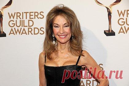 76-летняя актриса появилась на публике в прозрачной юбке. Американская актриса и предпринимательница Сьюзан Луччи появилась на публике в откровенном наряде и привлекла внимание фотографов. 76-летняя телезвезда посетила премию Writers Guild Awards 2023, состоявшуюся в Нью-Йорке, в корсетном топе черного цвета и прозрачной юбке, которая была украшена блестящими кристаллами.