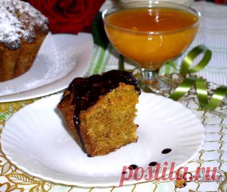 Кекс «Carrot Cake» (для поста) Хочу предложить для постного меню еще один сладкий рецепт без молочных продуктов и яиц. Этот вкусный морковный кекс можно испечь в виде пирога, разрезать вдоль и смазать кремом (например, шоколадно-банановым!). А можно посыпать сахарной пудрой или полить шоколадной глазурью. Лучше выдержать этот кекс (пирог), в холодильнике день-другой, тогда он получится ещё более вкусным.